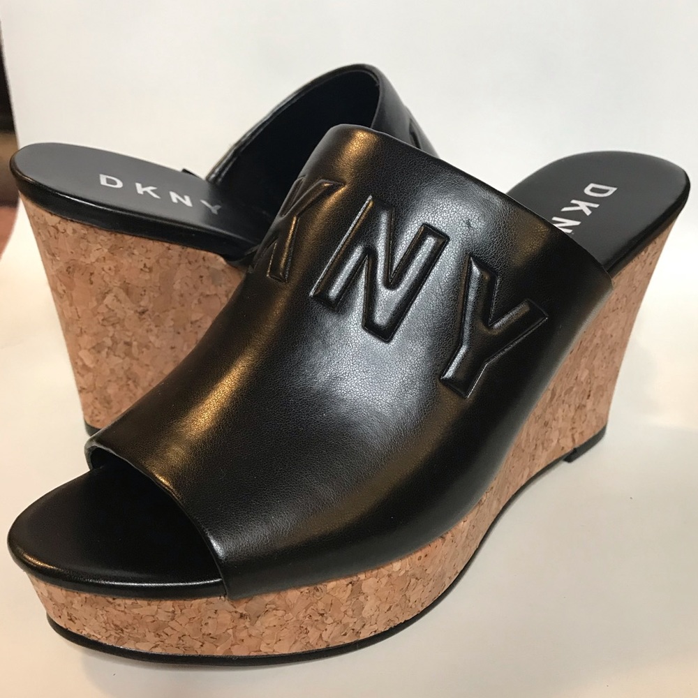 DKNY WEDGE PLATFORM | 6.5